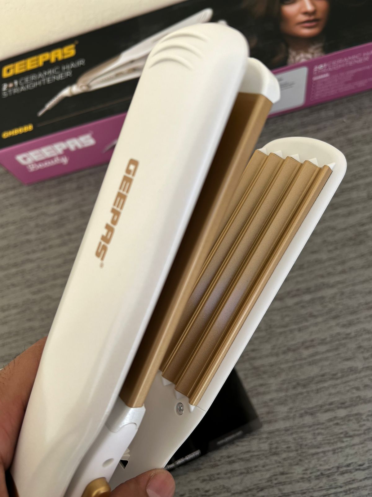Geepas 2 - in - 1 Ceramic Hair Straightener GH8688 - Galaxiee.com