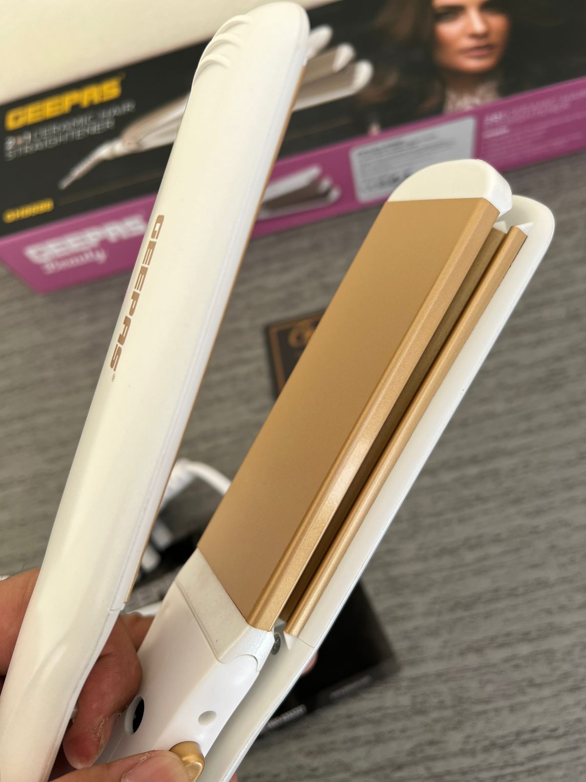 Geepas 2 - in - 1 Ceramic Hair Straightener GH8688 - Galaxiee.com