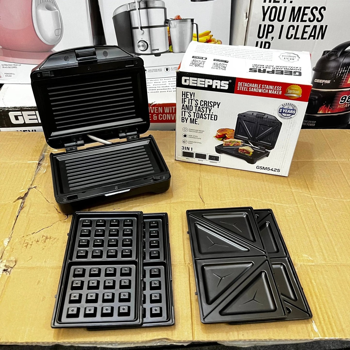 GEEPAS Detachable Stainless Steel Sandwich Maker GSM5425 - Galaxiee.com